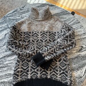 Aritzia Black and Gray Sweater with Geometric Pattern